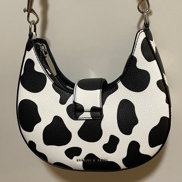 ITZY x CHARLES & KEITH: Gabine Belted Hobo Bag - Chalk - Picture 2 of 2